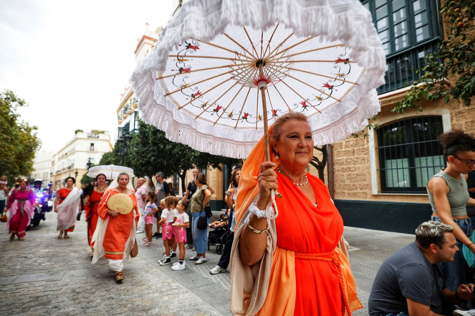 Las imágenes de Gades Romana 2025: la comitiva y el espectáculo inaugural en Cádiz