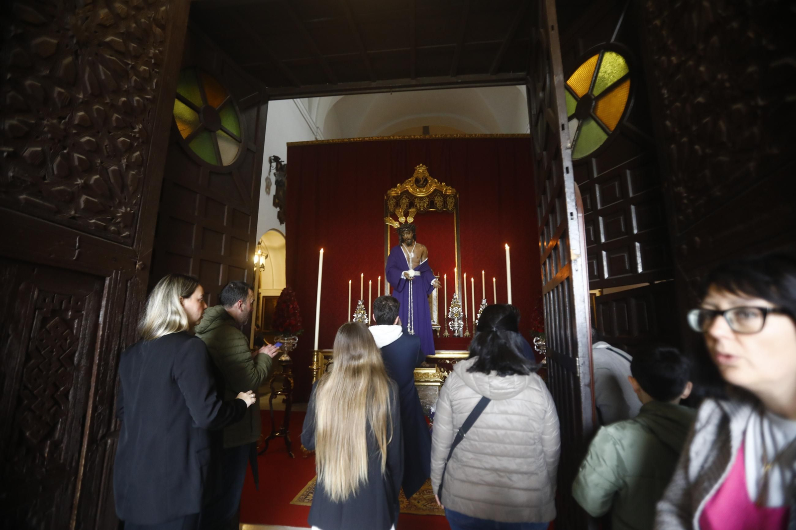 Las mejores imágenes del besapiés al Señor de Humildad y Paciencia de Córdoba