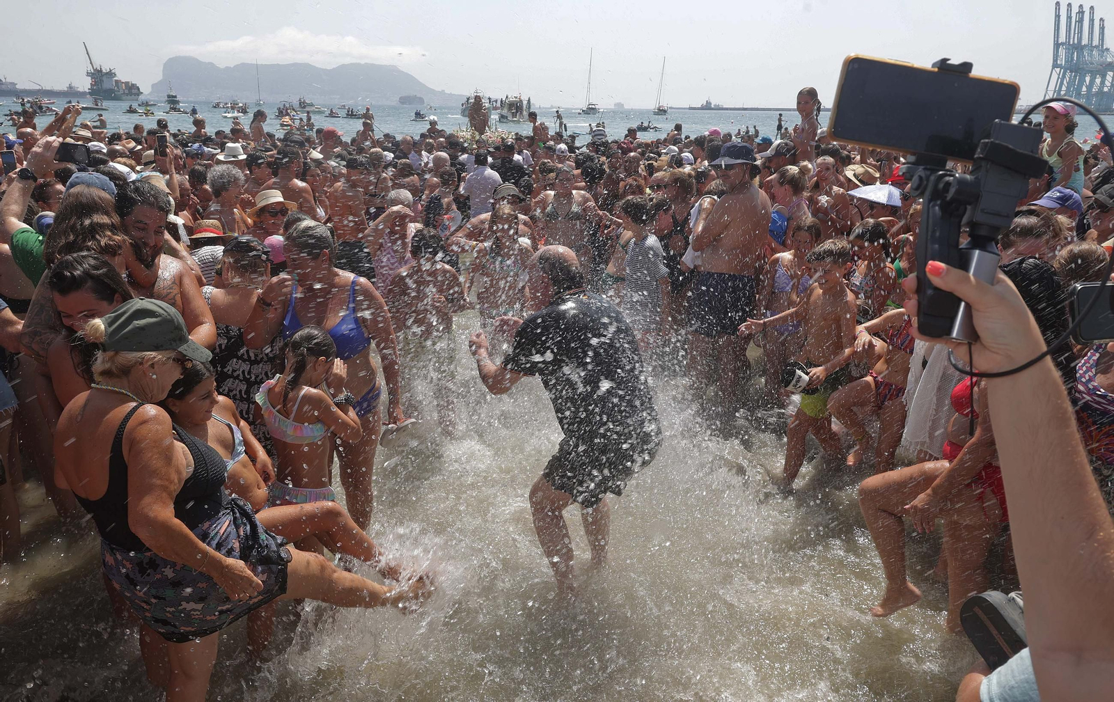 Las mejores fotos de la romería marítima de la Virgen de la Palma de Algeciras 2025