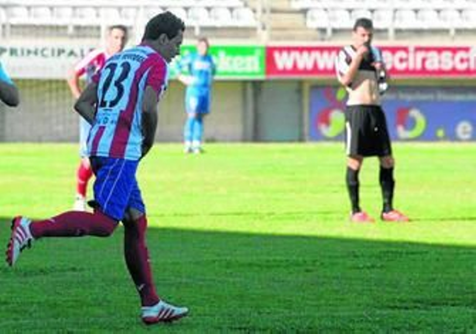 Dani Venegas, con el 23, reaparece en el encuentro del Mairena. Dani Venegas, con el 23, reaparece en el encuentro del Mairena.