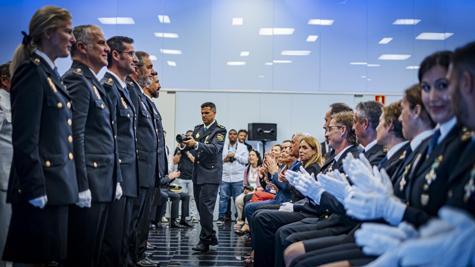 Las imágenes de la celebración del acto del Día de la Policía Nacional en Cádiz.