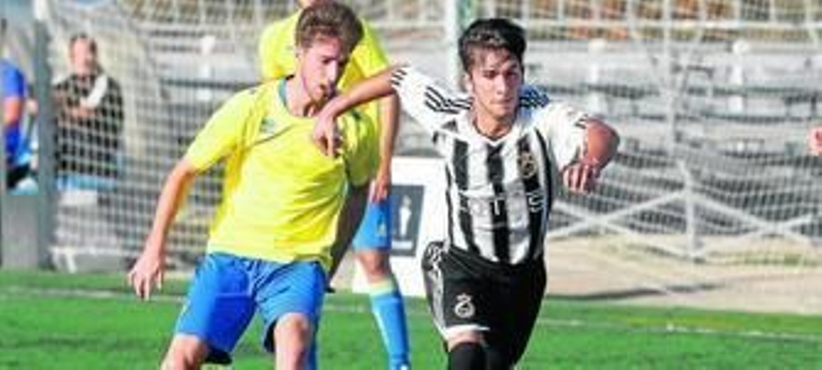 El albinegro Ñito, autor del gol de la Balona B ayer, en un encuentro de esta campaña.