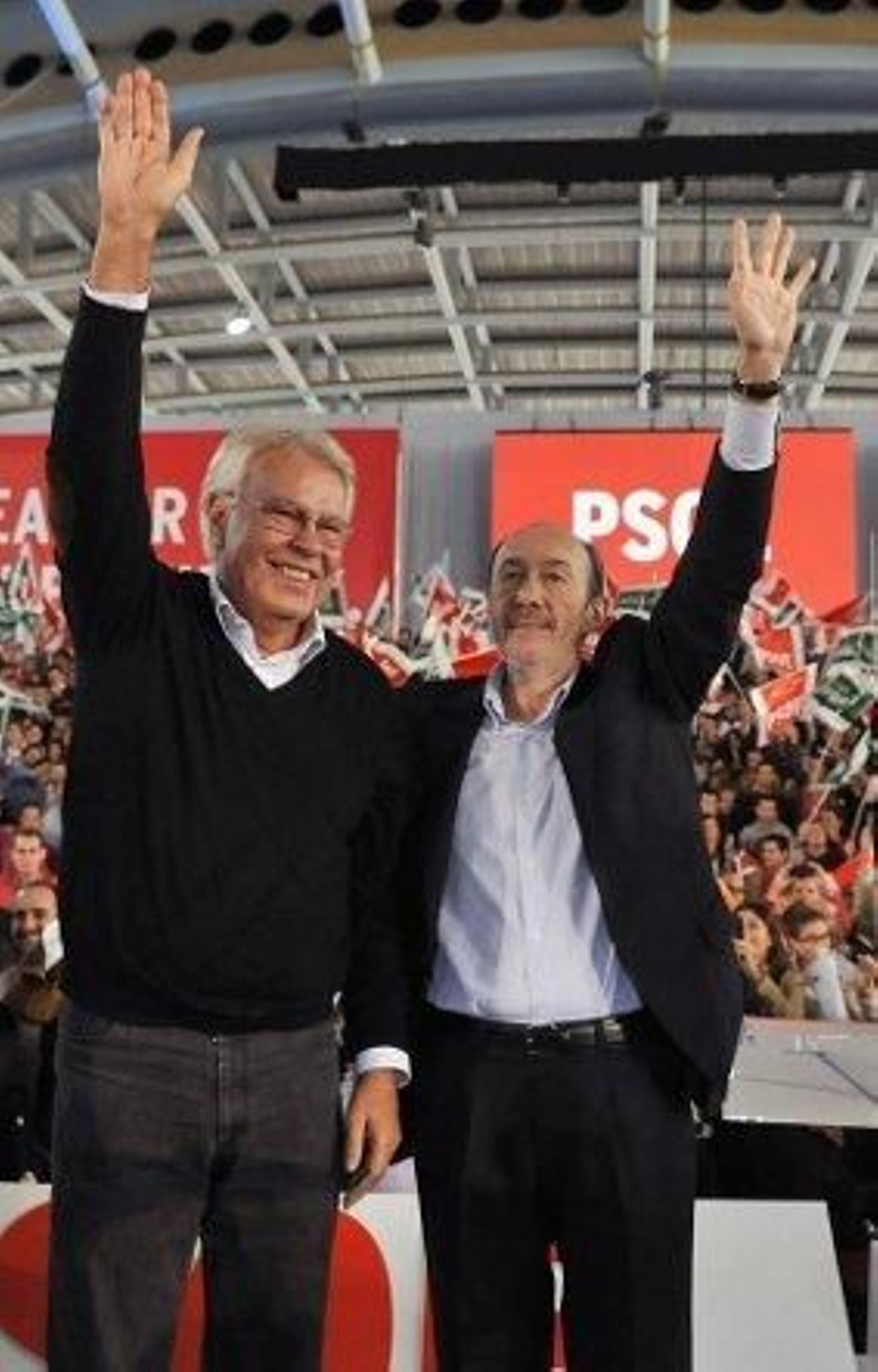 Guerra y Felipe González atribuyen a Rubalcaba el mérito del final de ETA