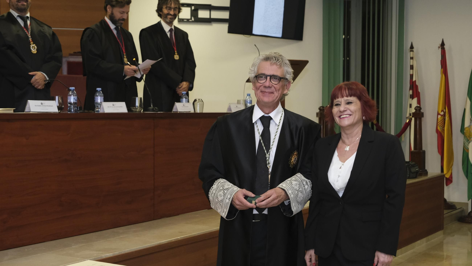 Entrega de insignias de 25 años de colegiado en el Colegio de Abogados de Almería, en imágenes