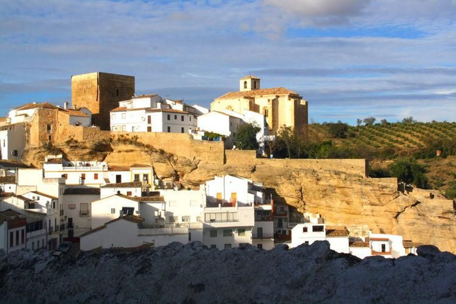 Setenil de las Bodegas. 2.636 habitantes