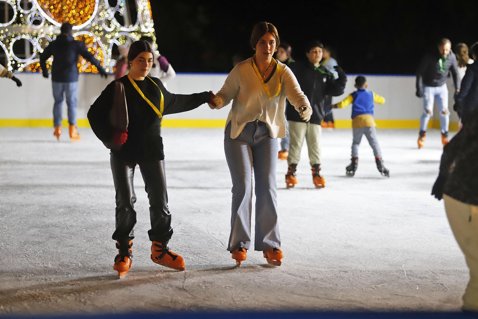 Imágenes de la pista de hielo en Isla Chica por Navidad