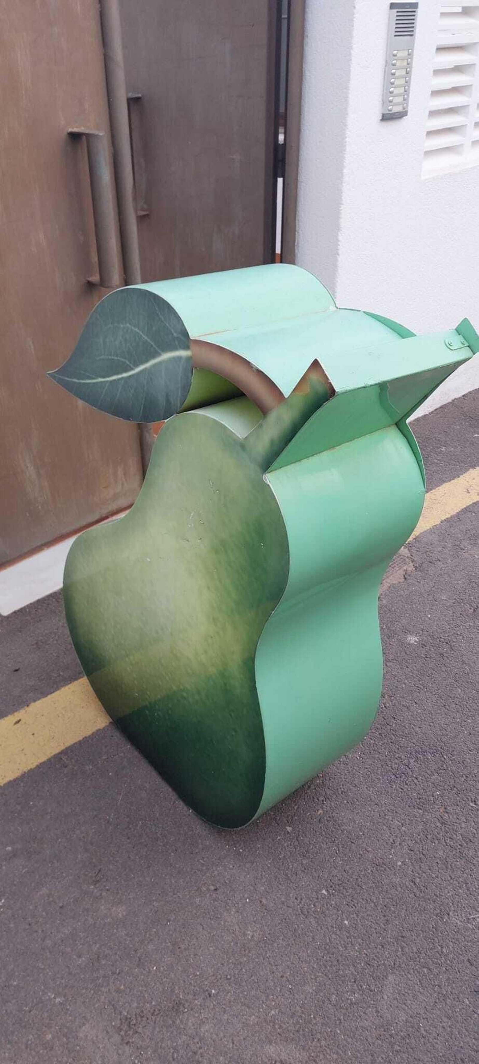 La pera está en buen estado.