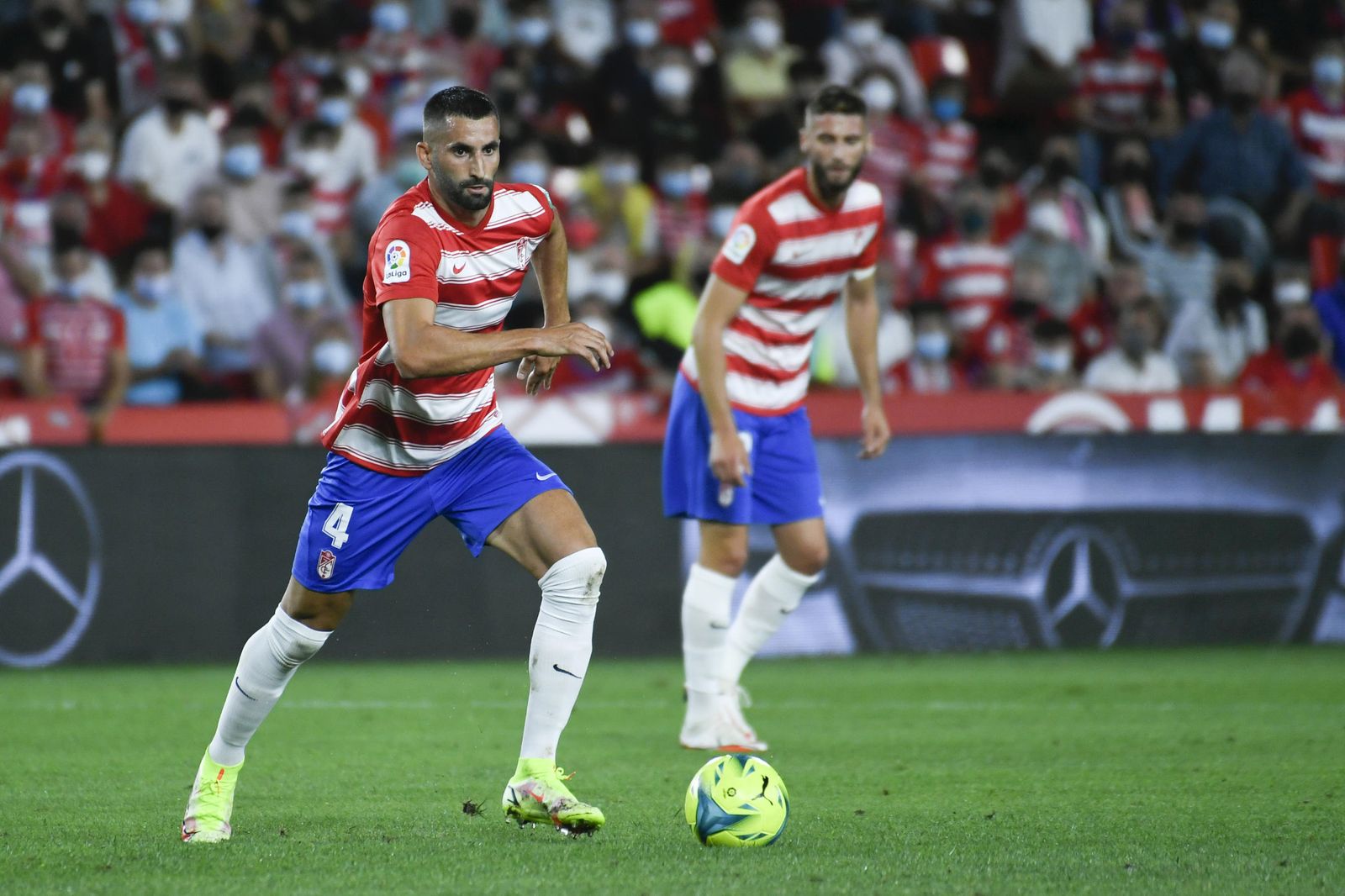 Gonalons, con Domingos al fondo.