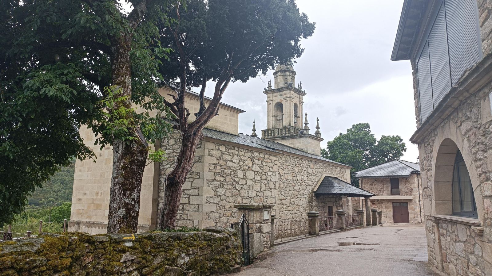 Iglesia de San Mamés de Lubián.