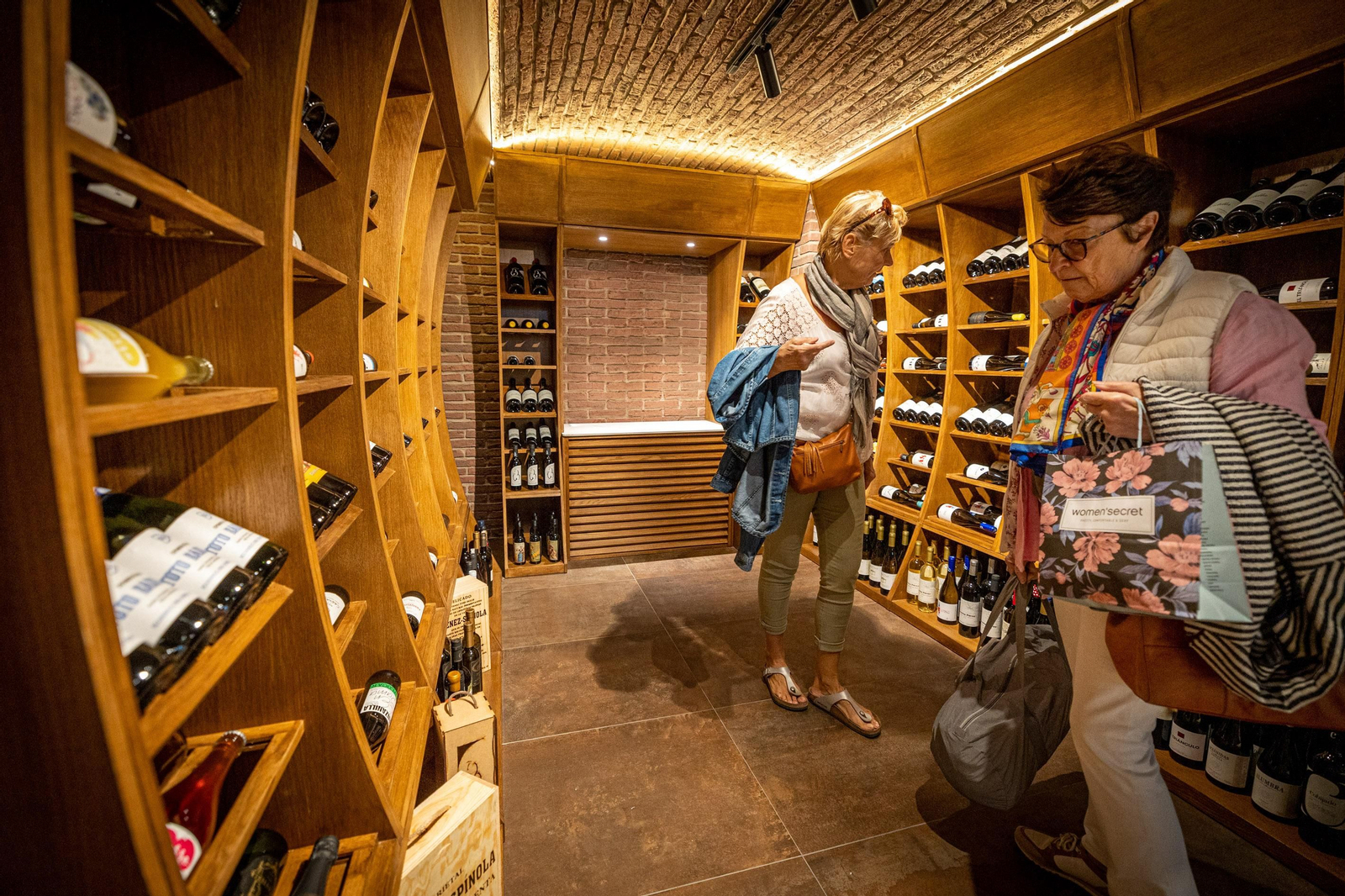 Imágenes de ‘Shopping Almadraba’ la nueva tienda de Petaca Chico en Cádiz