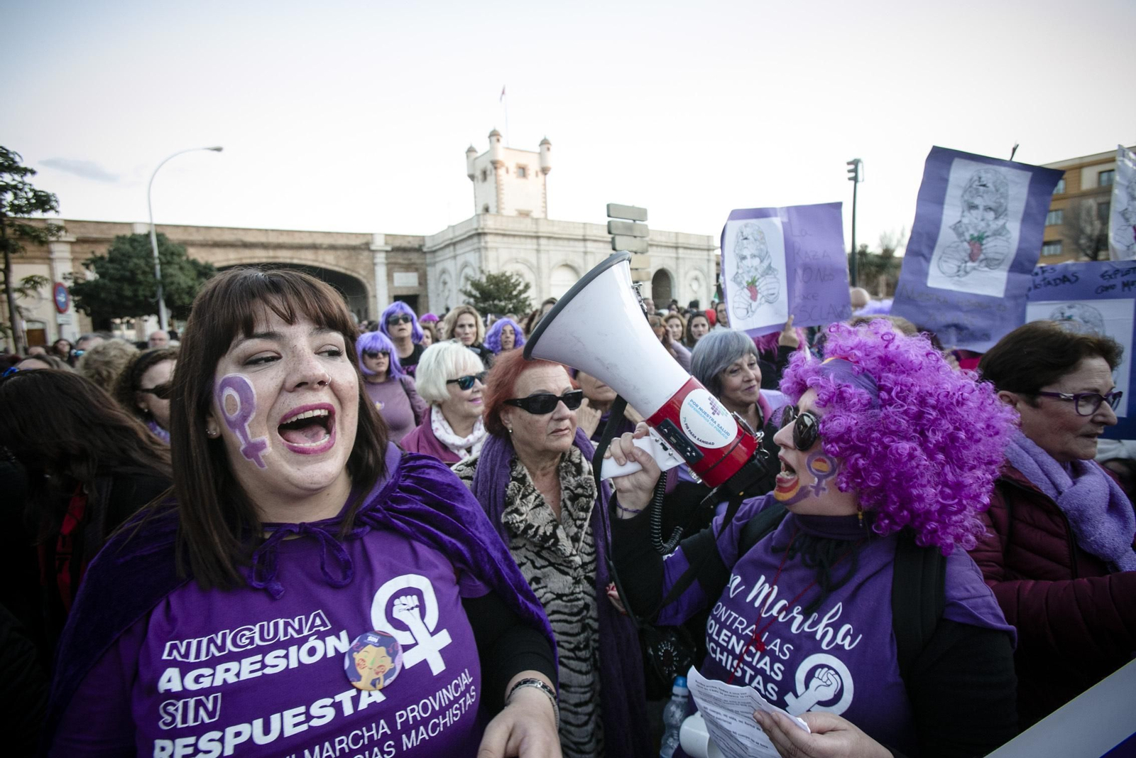 Miles de personas acudieron a  la gran manifestación del 8-M