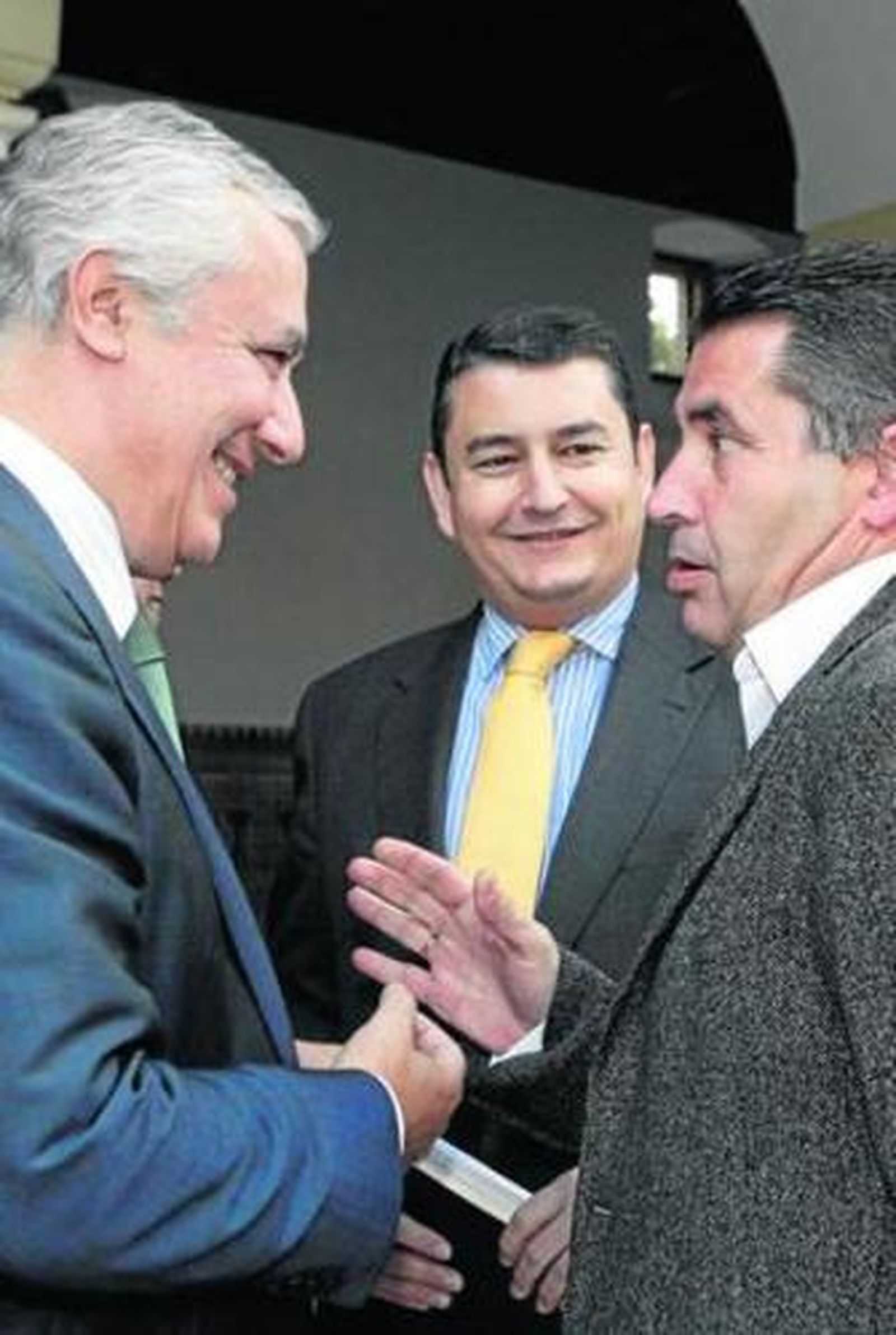 Arenas, Sanz y Moreno, ayer en el Parlamento andaluz.