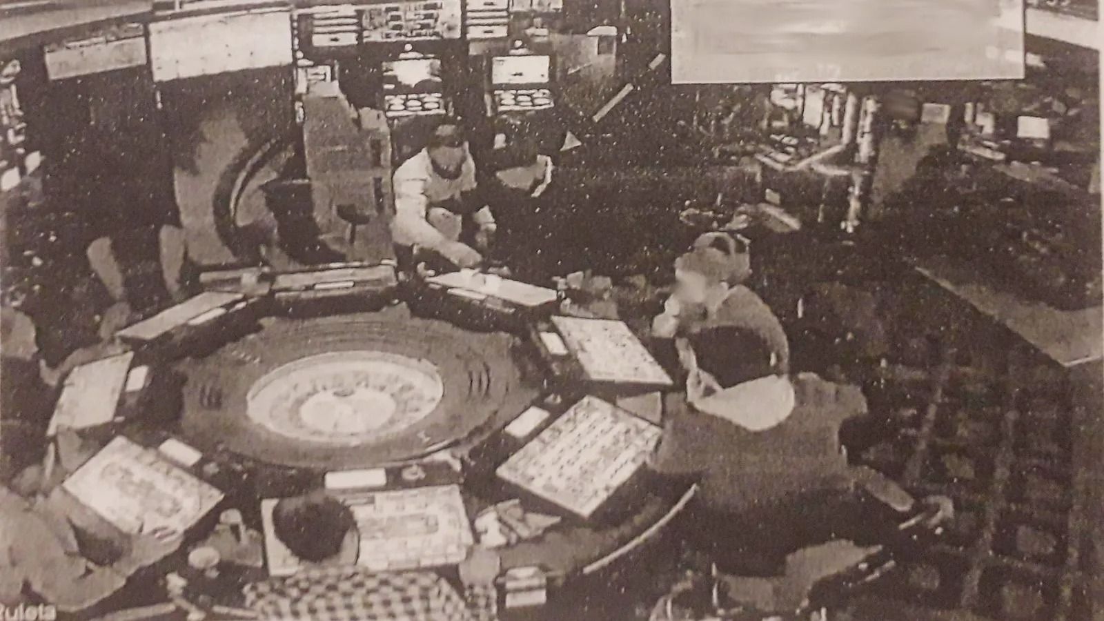 Una de las últimas capturas previas a la agresión en la ruleta del salón de juegos.