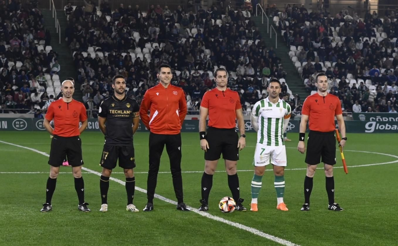 Las mejores fotos del gran ambiente en El Arcángel para el Córdoba CF - CD Castellón