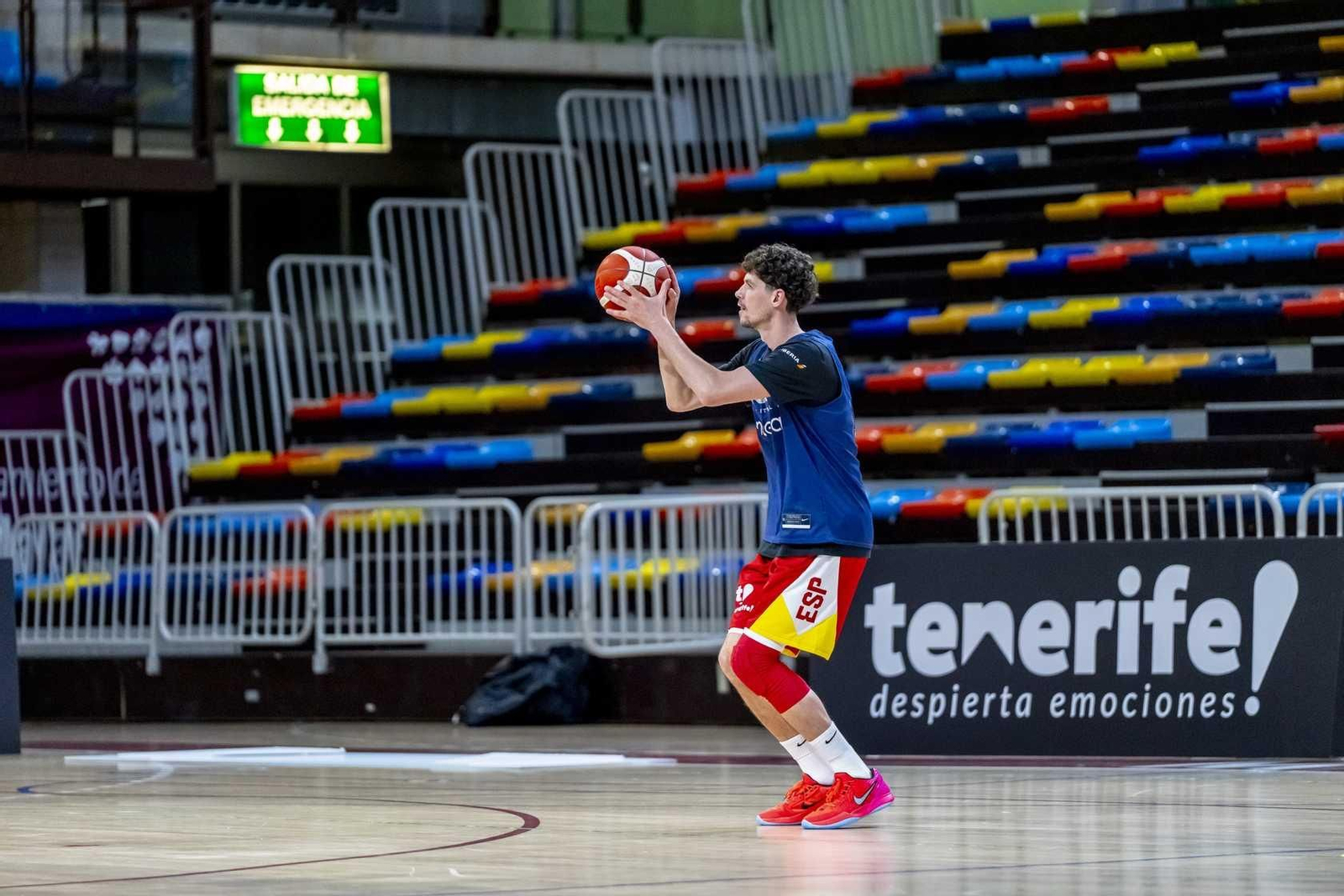 Alberto Díaz, Francis Alonso y Paco Aurioles, en la primera España de Chus Mateo