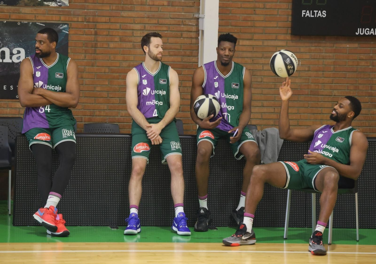 Varios jugadores del Unicaja, en Los Guindos