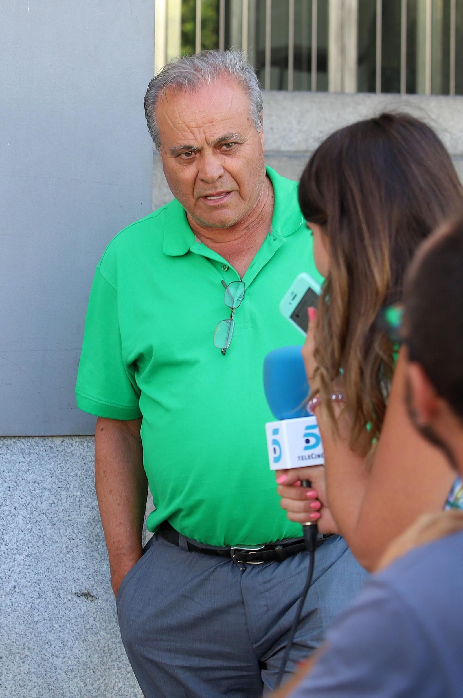 Imágenes de la vista de medidas cautelares por el apuñalamiento al jefe de la Policía Local de Punta Umbría.