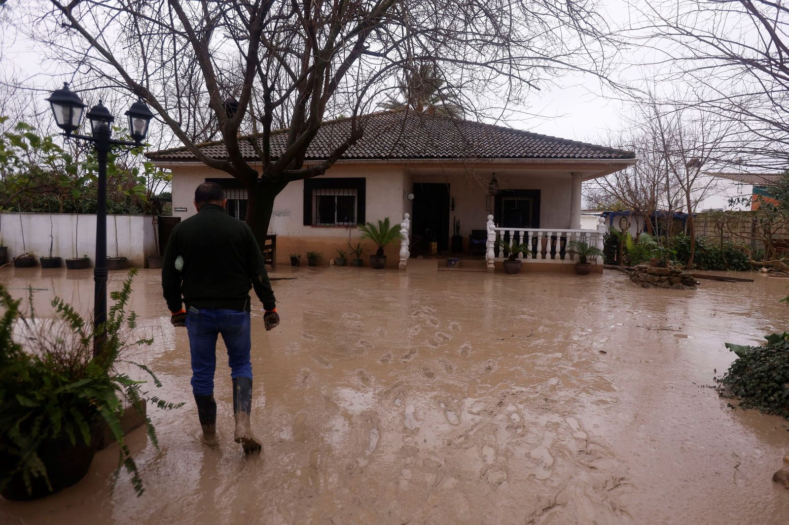 Una vivienda de Guadalvalle inundada tras el paso del tren de borrascas.