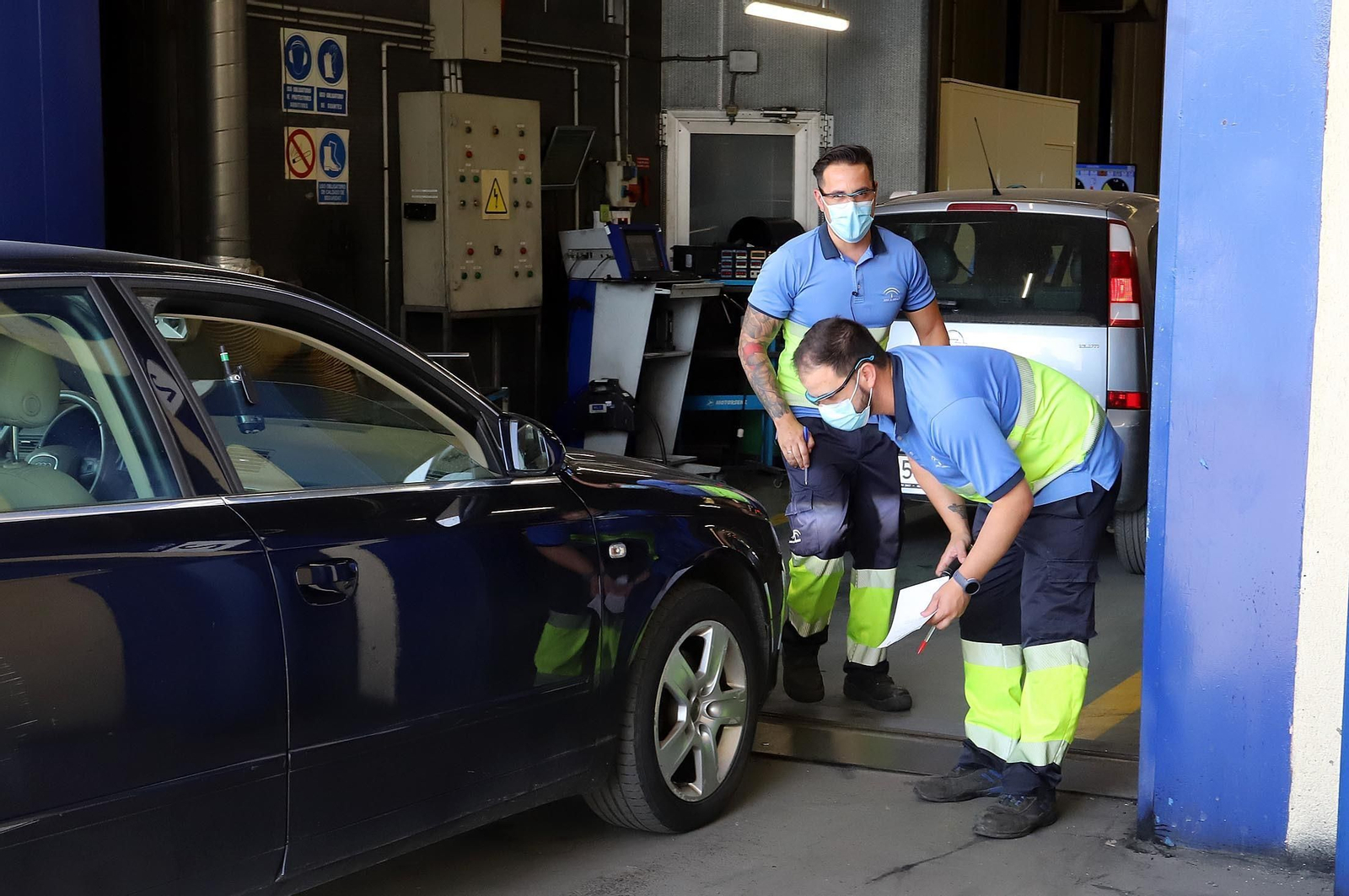 Imágenes de la Estación de Inspección Técnica de Vehículos (ITV) tras la visita de Bella Verano y Francisco José Delgado,  director general de Veiasa