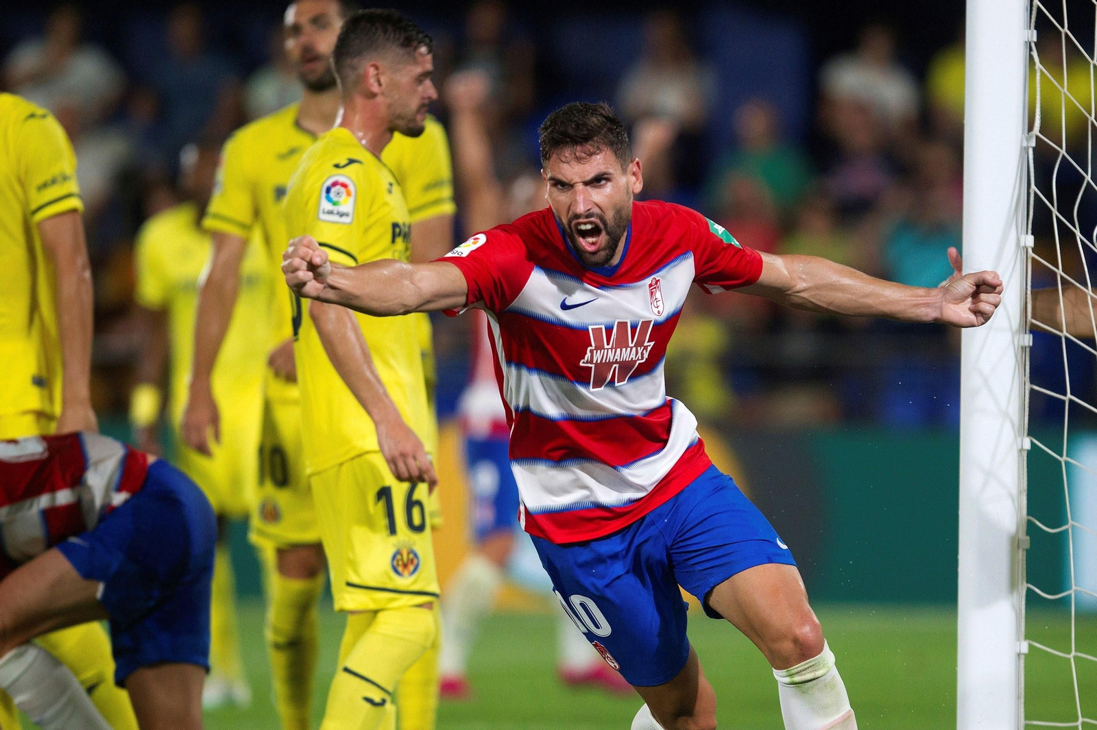 Antonio Puertas celebra su primer tanto en Primera División