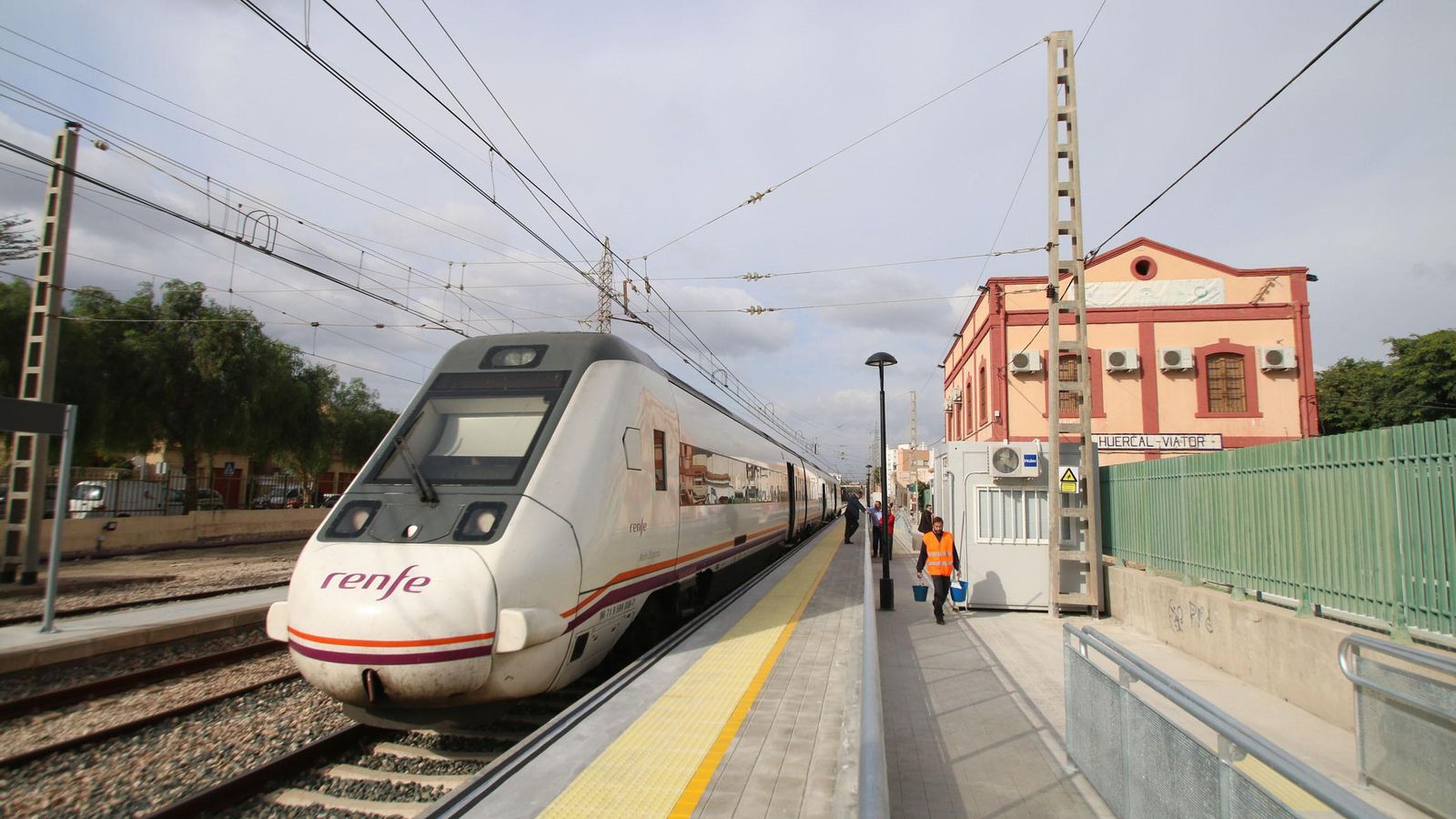Desde el 14 de noviembre de 2018 se realiza el trasbordo desde la estación de Huércal
