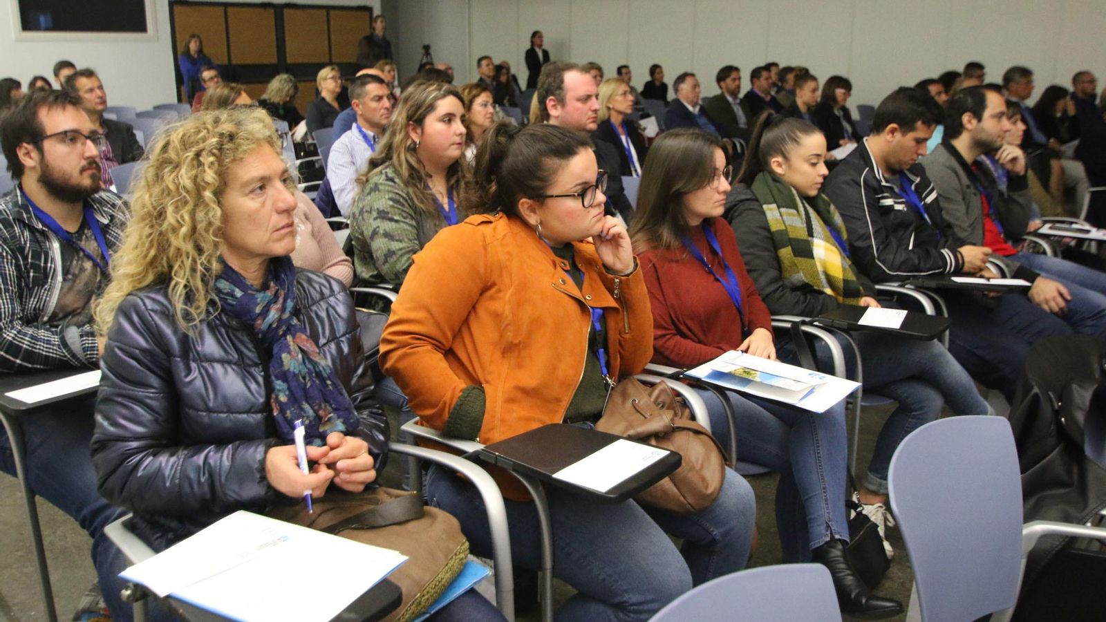 Participantes en el Foro, durante una de las ponencias.