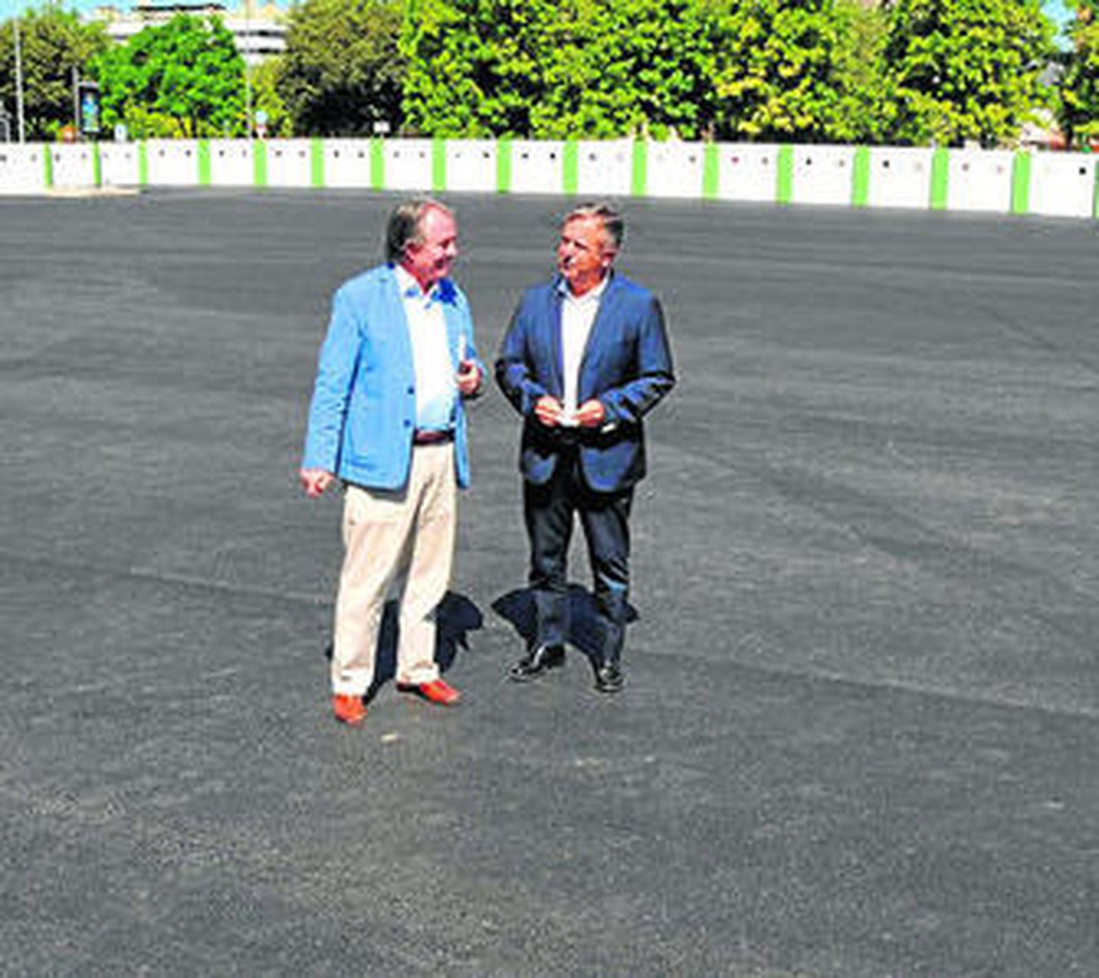 Manuel Gutiérrez y Salvador Fuentes supervisan el resultado de la intervención.