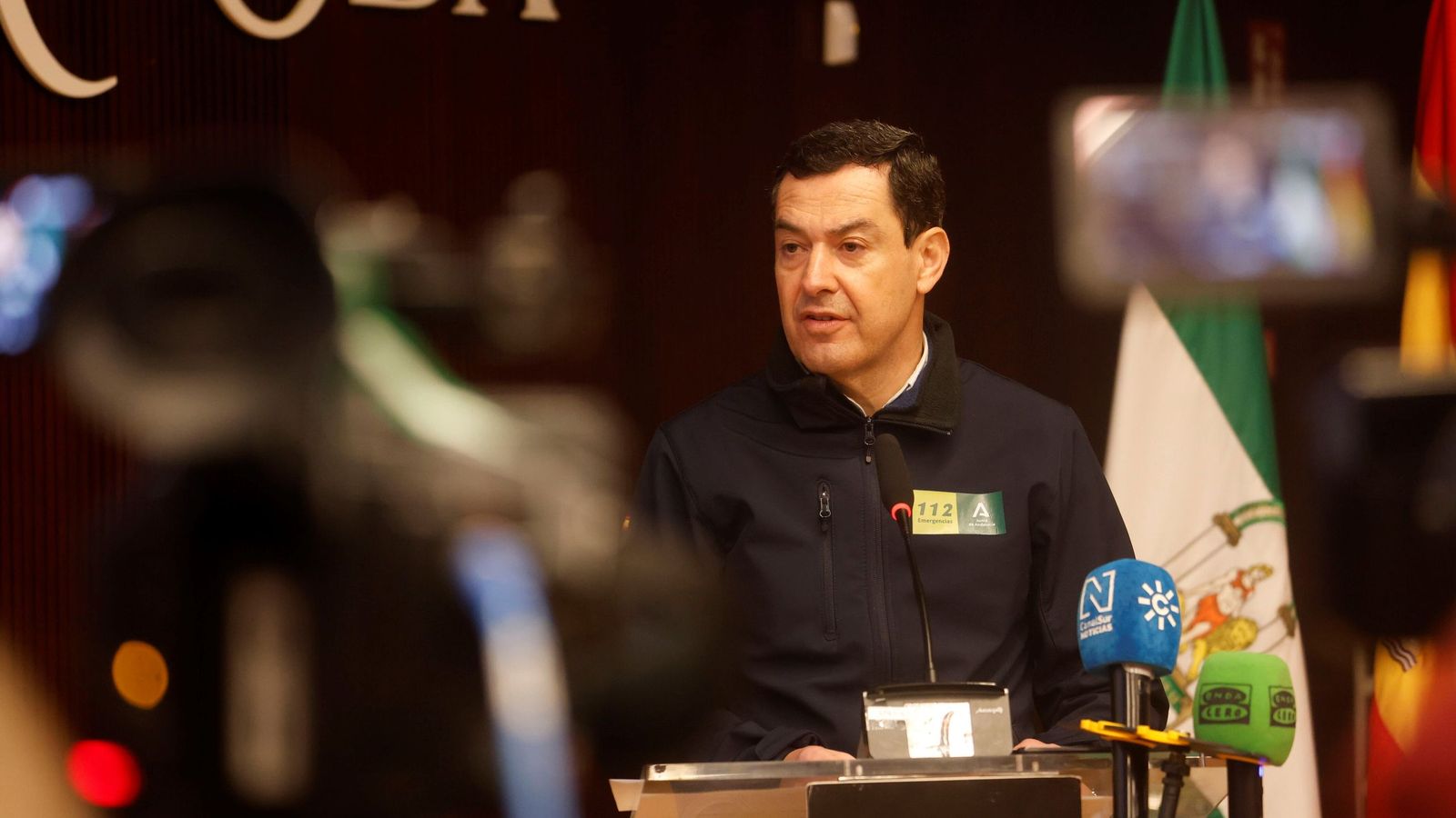 Juanma Moreno, en su rueda de prensa en el Centro de Recepción de Visitantes de Córdoba.