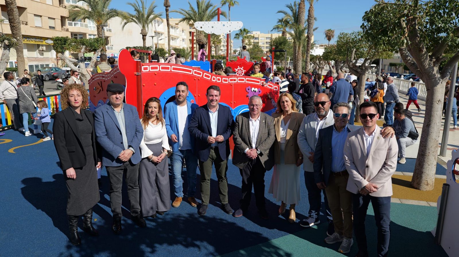 El nuevo Parque de la Gamba Roja preside el Paseo del Malecón de Garrucha.