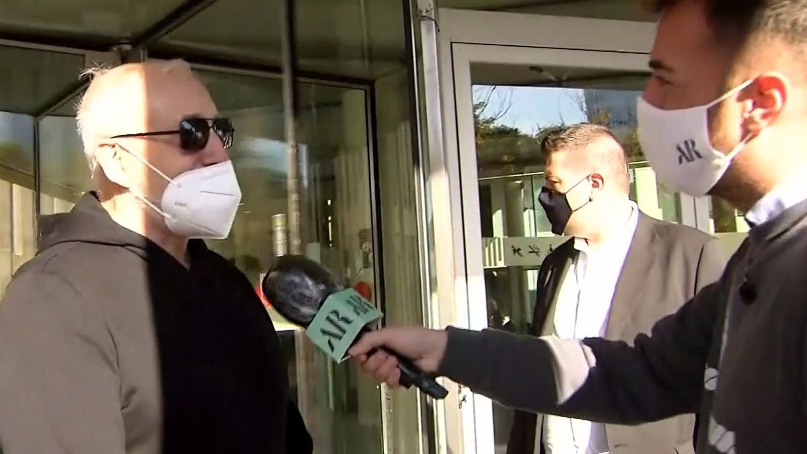 Mainat, respondiendo a las preguntas del reportero de 'El programa de Ana Rosa'.