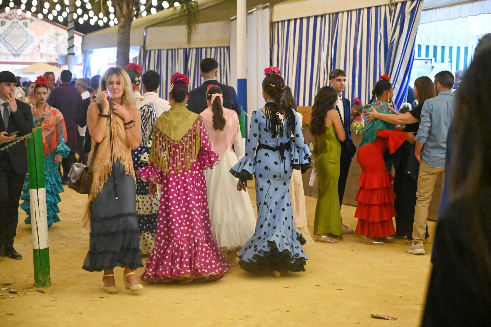 Imágenes del ambiente del ambiente de la noche del sábado en la Feria de Otoño y del Caballo 2025 de Huelva