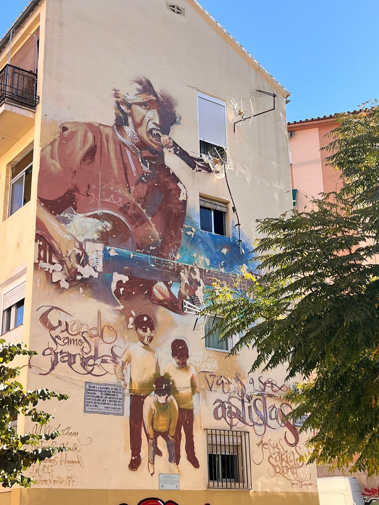 Estado del mural dedicado a Jesús Arias en La Chana.