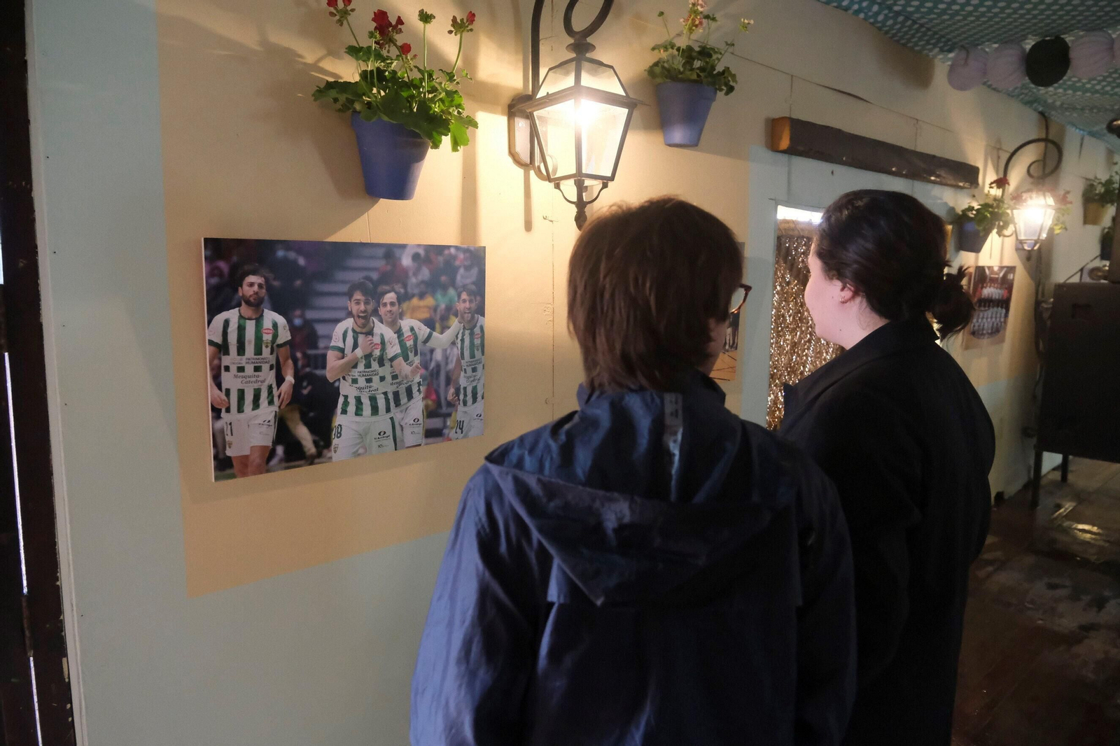 La exposición fotográfica por el décimo aniversario del Córdoba Futsal, en imágenes