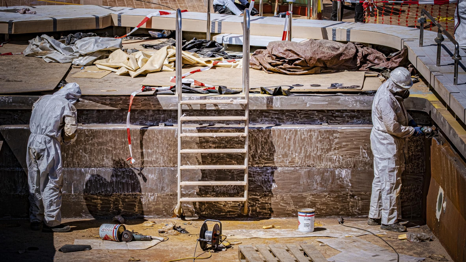 Las imágenes del interior del crucero 'Allure of the Seas' que se encuentra reparando en navantia Cádiz