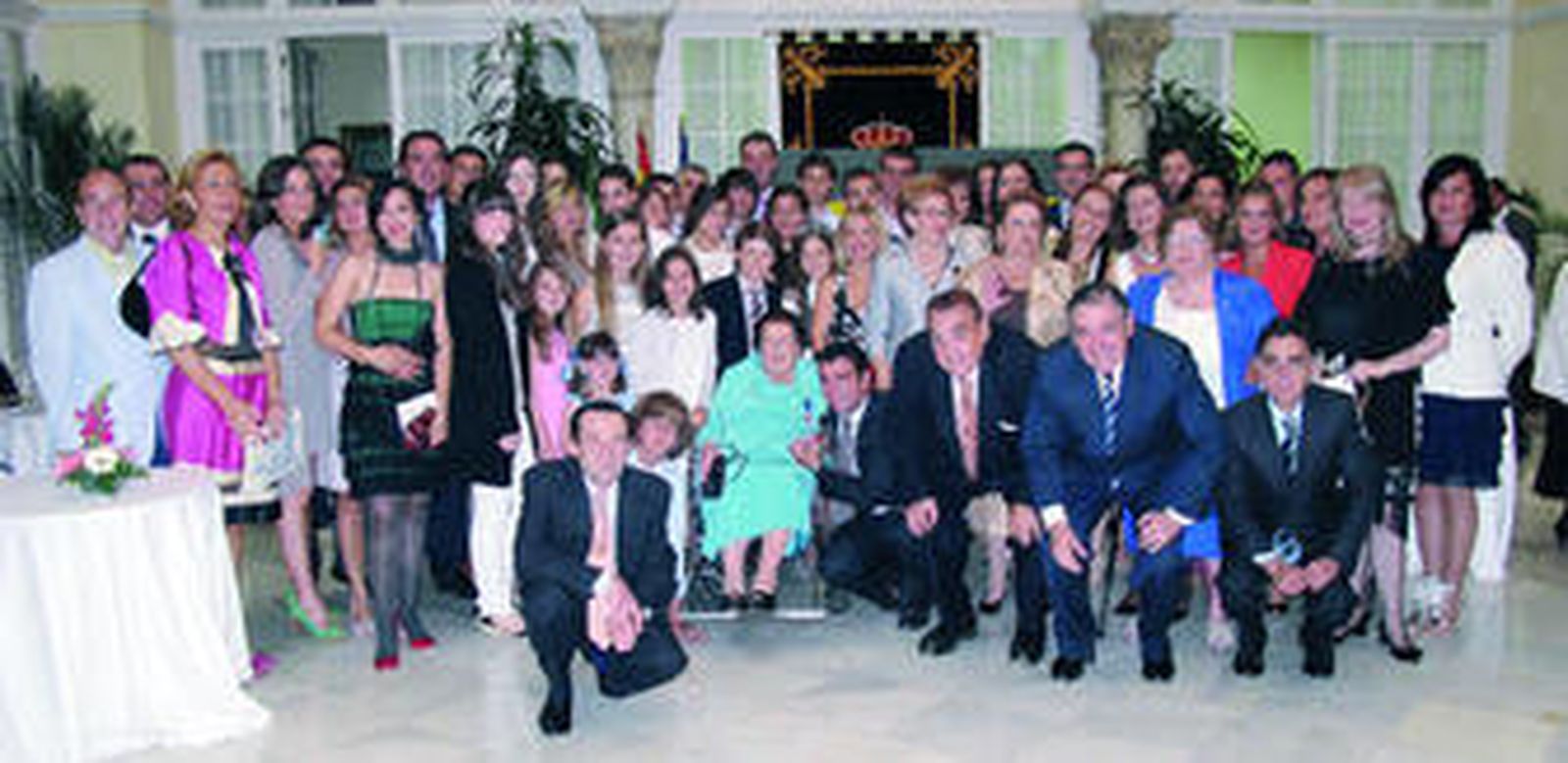 El periodista y escritor Nicolás Salas; Anabel Morillo, directora de la Fundación Focus-Abengoa; los condes de Peñaflor y Antonia Pareja.