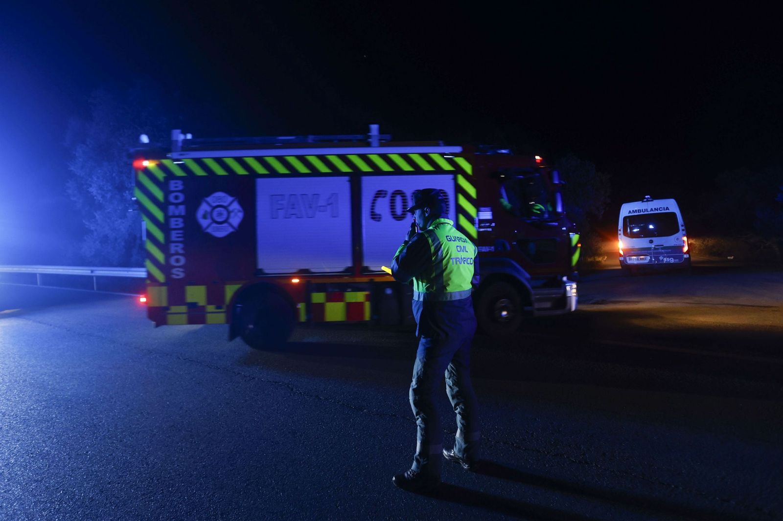 Las imágenes de los vehículos de emergencias evacuando a los pasajeros del descarrilamiento en Adamuz