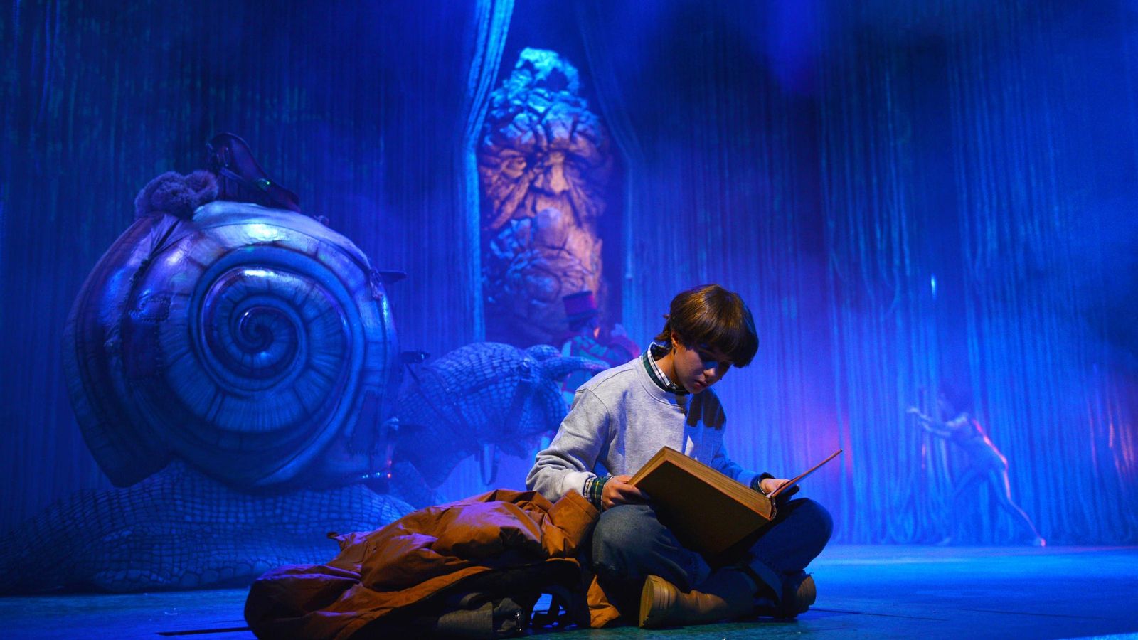 Una de las escenas en el teatro.