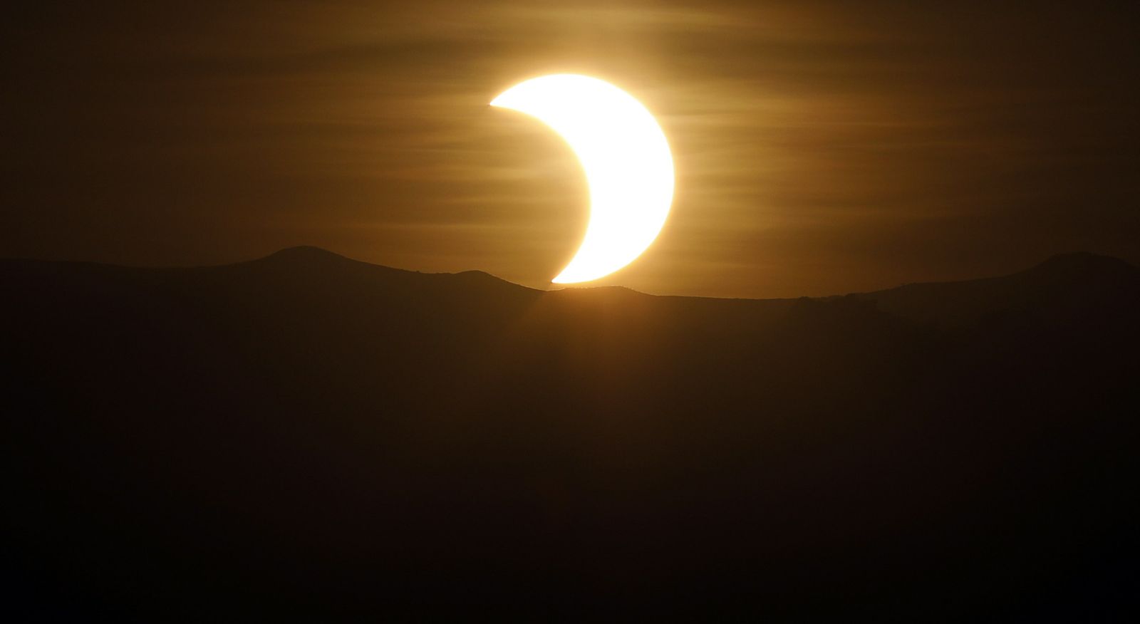 Las imágenes del último eclipse solar de la década