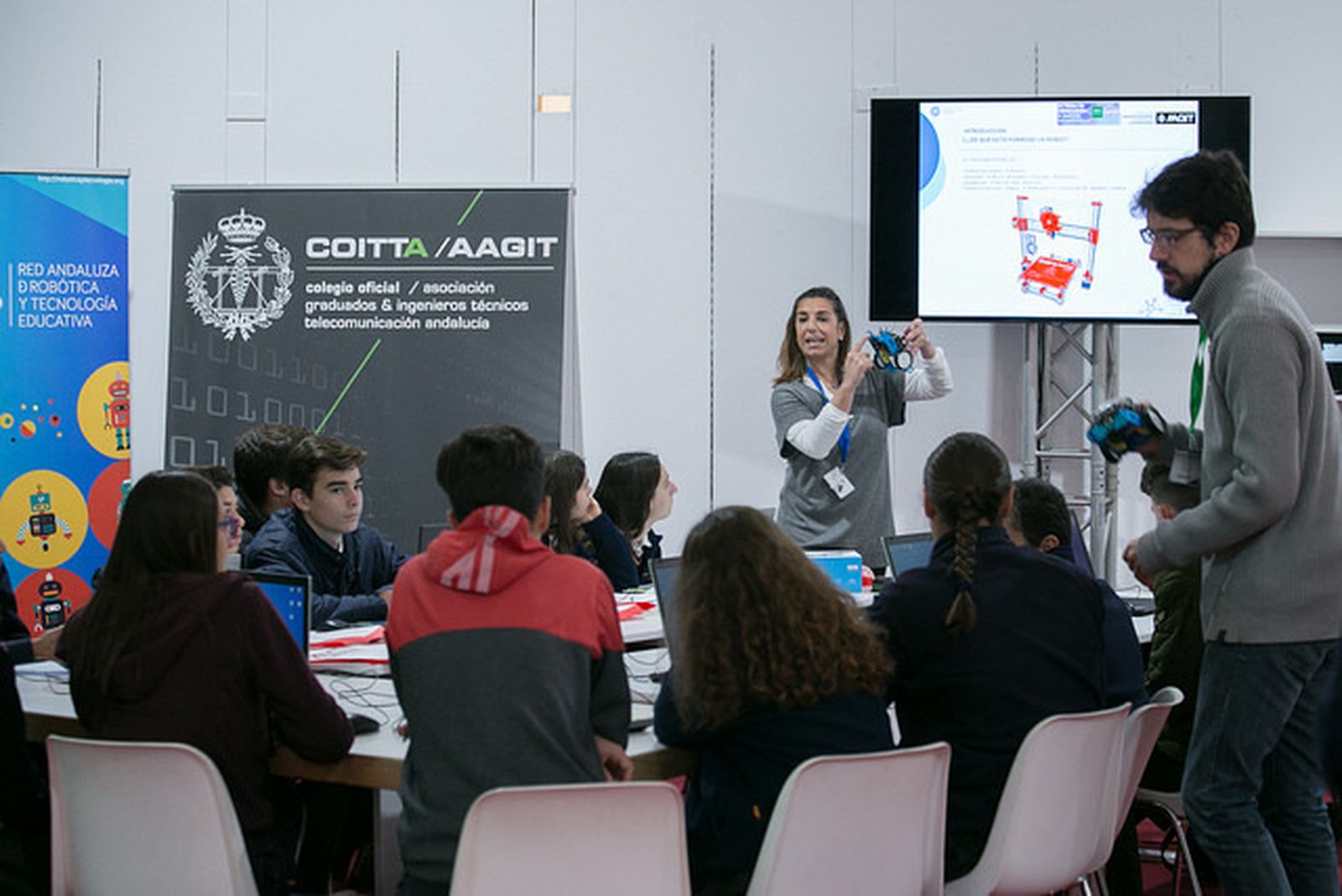 Un taller de robótica durante una edición anterior de esta feria, en el patio de la Diputación.