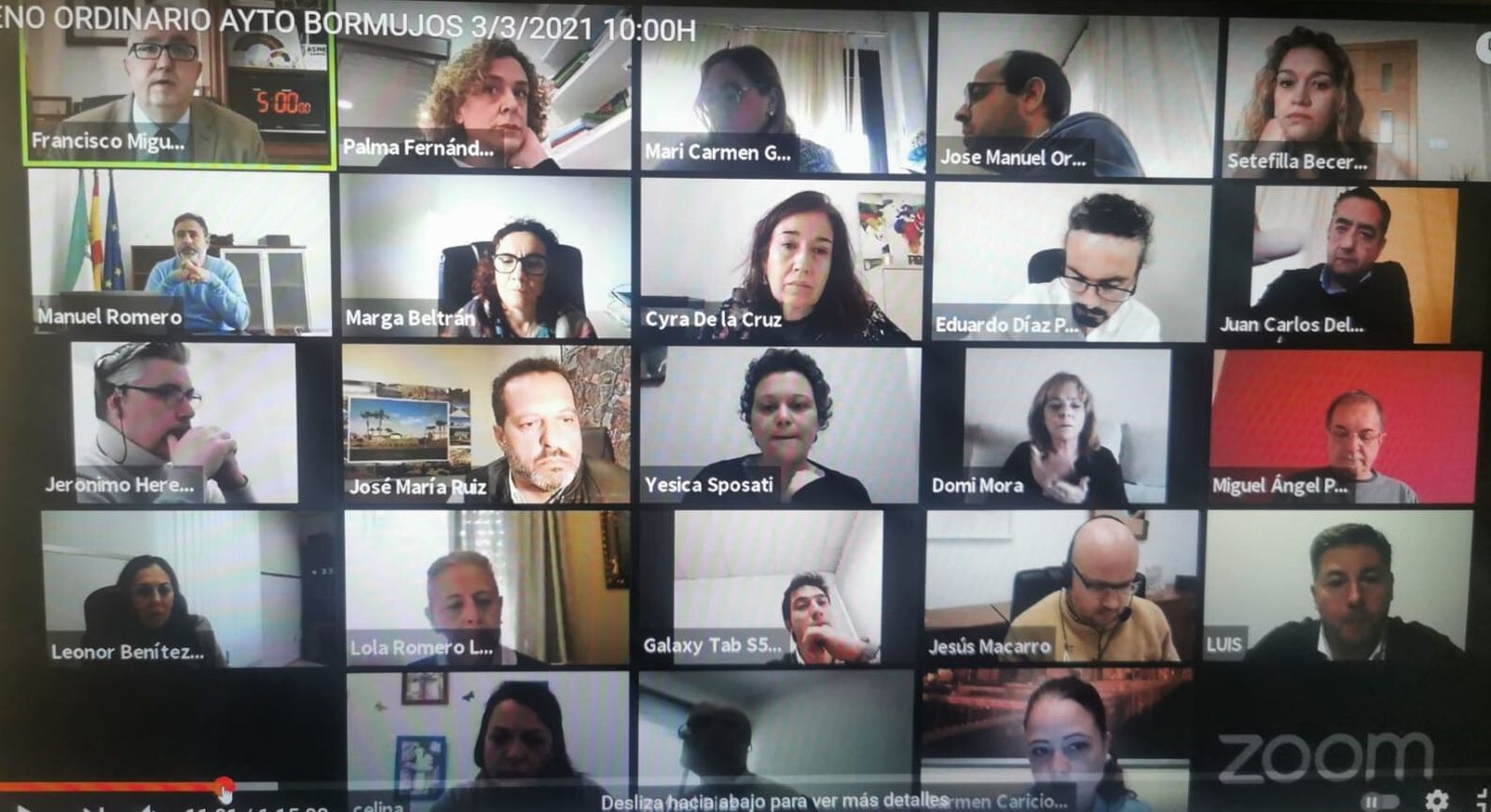 Los concejales  de Bormujos en el Pleno de este miércoles. El primero a a la izquierda es el alcalde y, debajo, Manuel Cárdenas, portavoz de Cs.