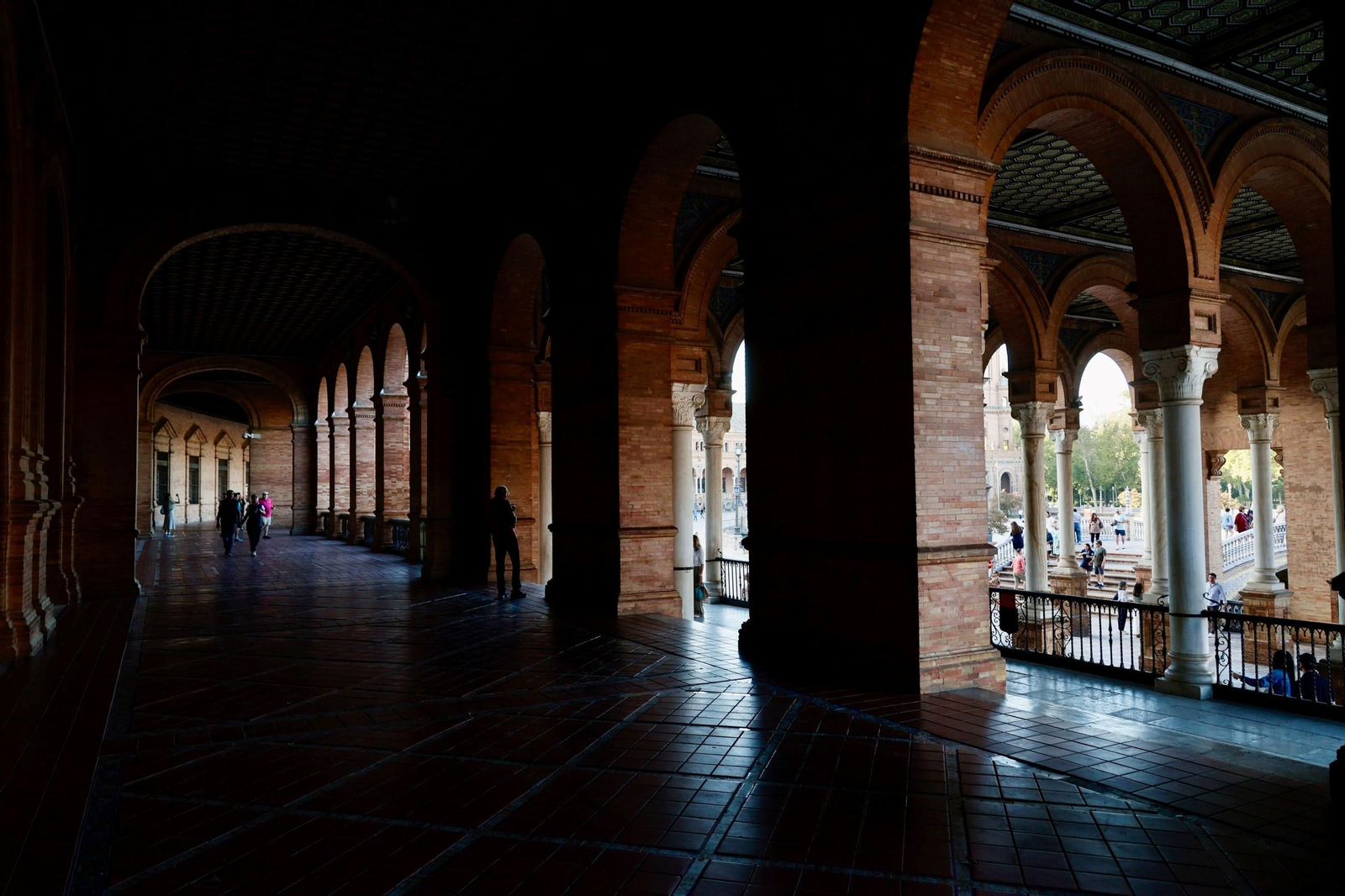 Las galerías interiores de la Plaza de España.