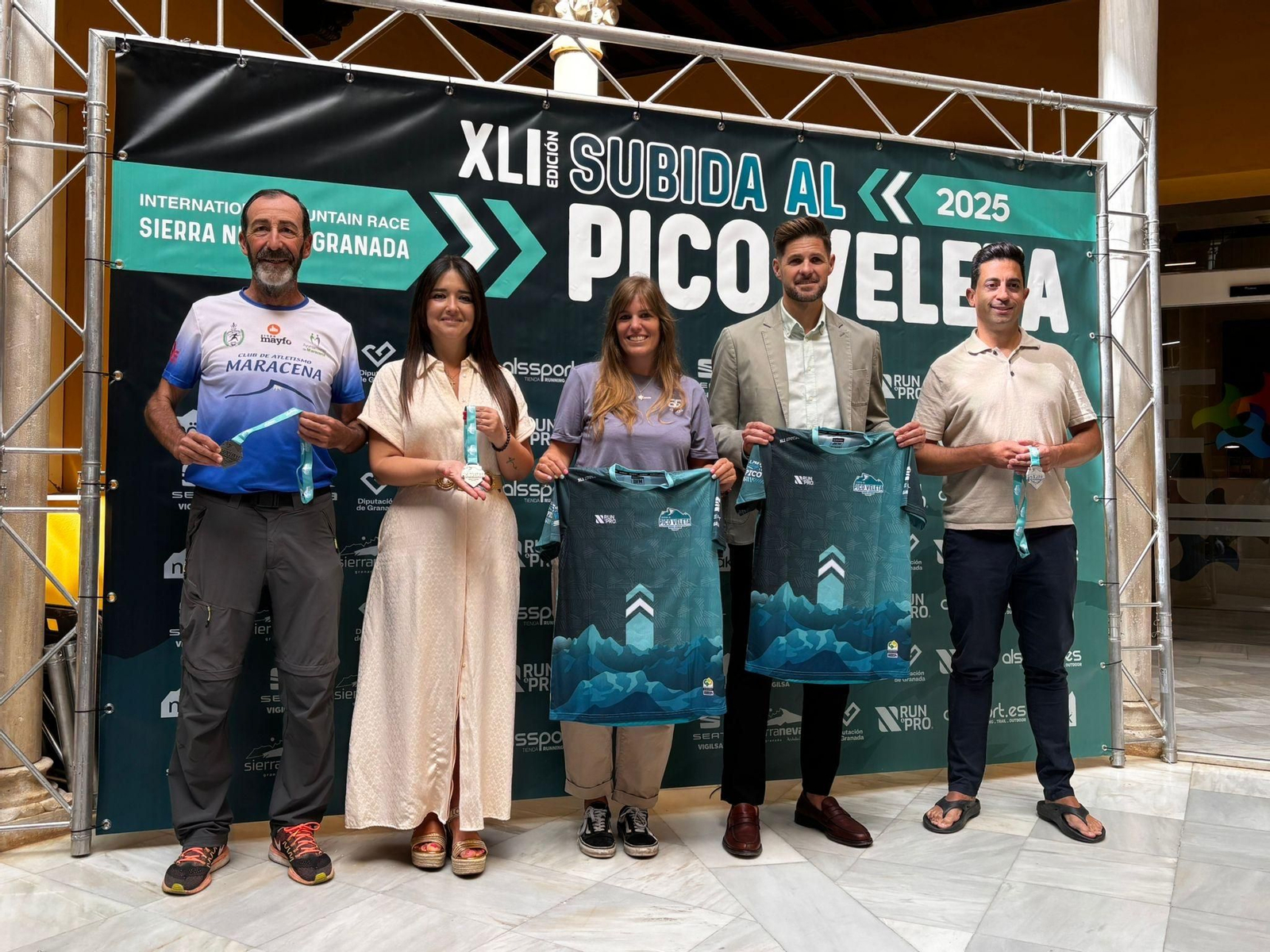 Autoridades y organizadores, durante la presentación de este viernes