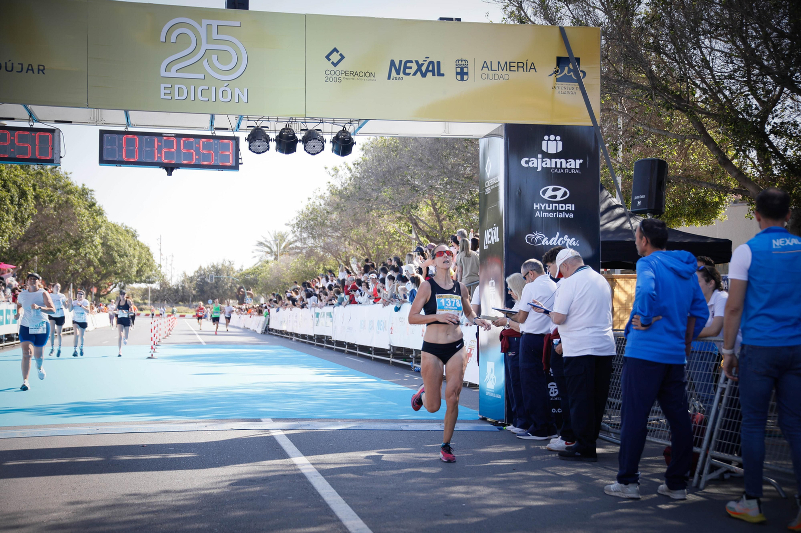 Imágenes de la llegada de la Media maratón Ciudad de Almería
