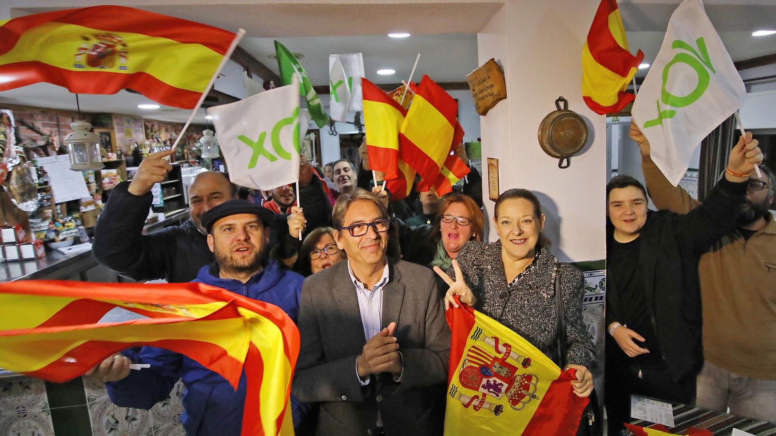 Integrantes de Vox celebrando sus resultados.