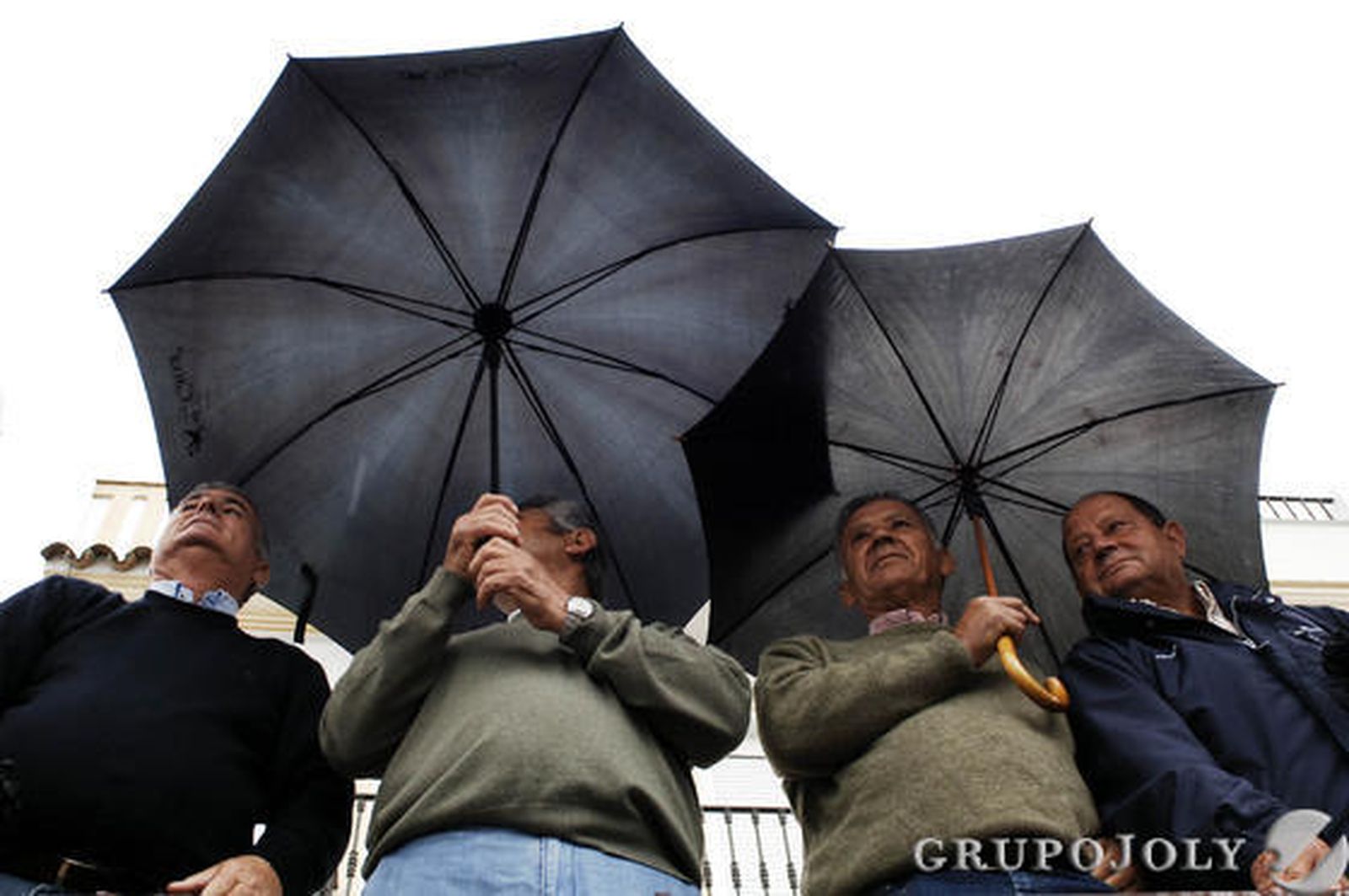 Un hombre resultó herido grave por una fuerte cornada en el abdomen en Arcos. Vejer, Paterna o Benamahoma también vivieron su fiesta

Foto: Ramon Aguilar