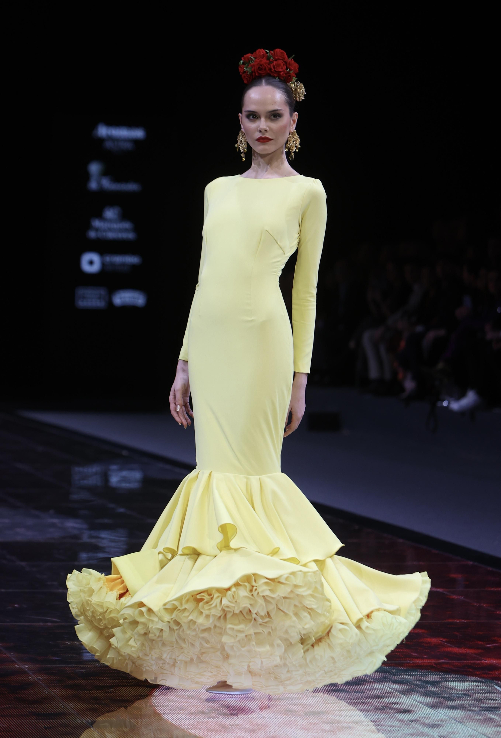 Desfile de Rosa Pedroche en SIMOF, todas las fotos