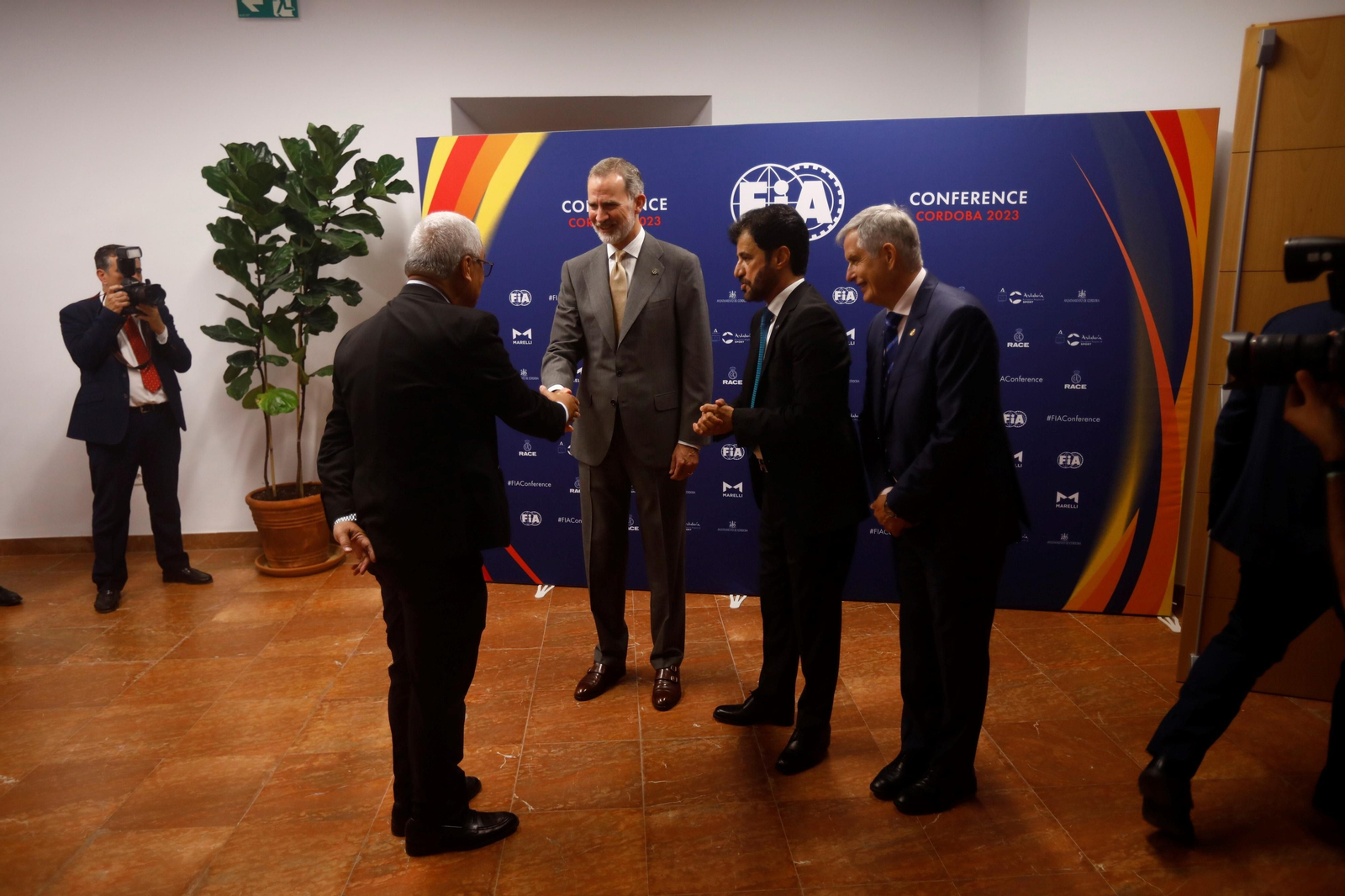 El Rey Felipe VI en la conferencia de la Federación Internacional del Automóvil de Córdoba, en imágenes