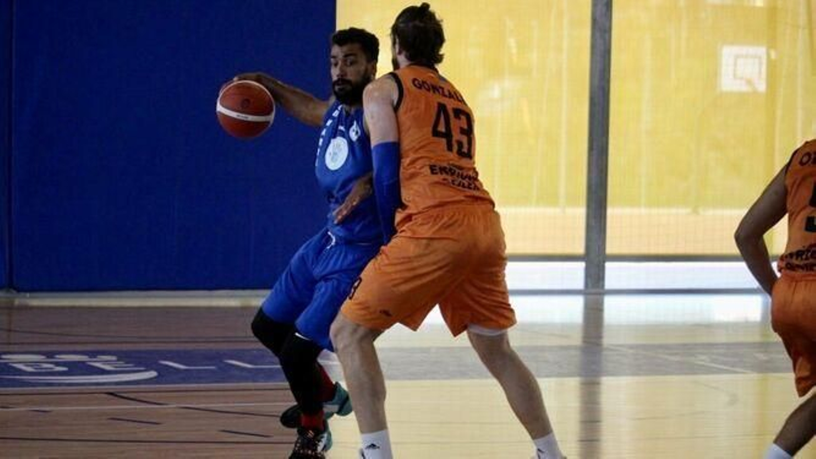 Imagen de un partido del CB Marbella de pretemporada.