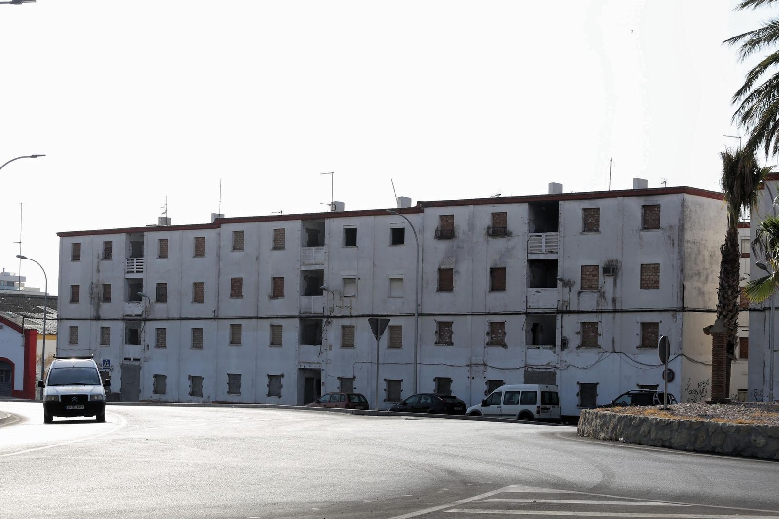 Estado actual que presentan los tres bloques de la barriada de José Antonio que han sido declarados en ruina.