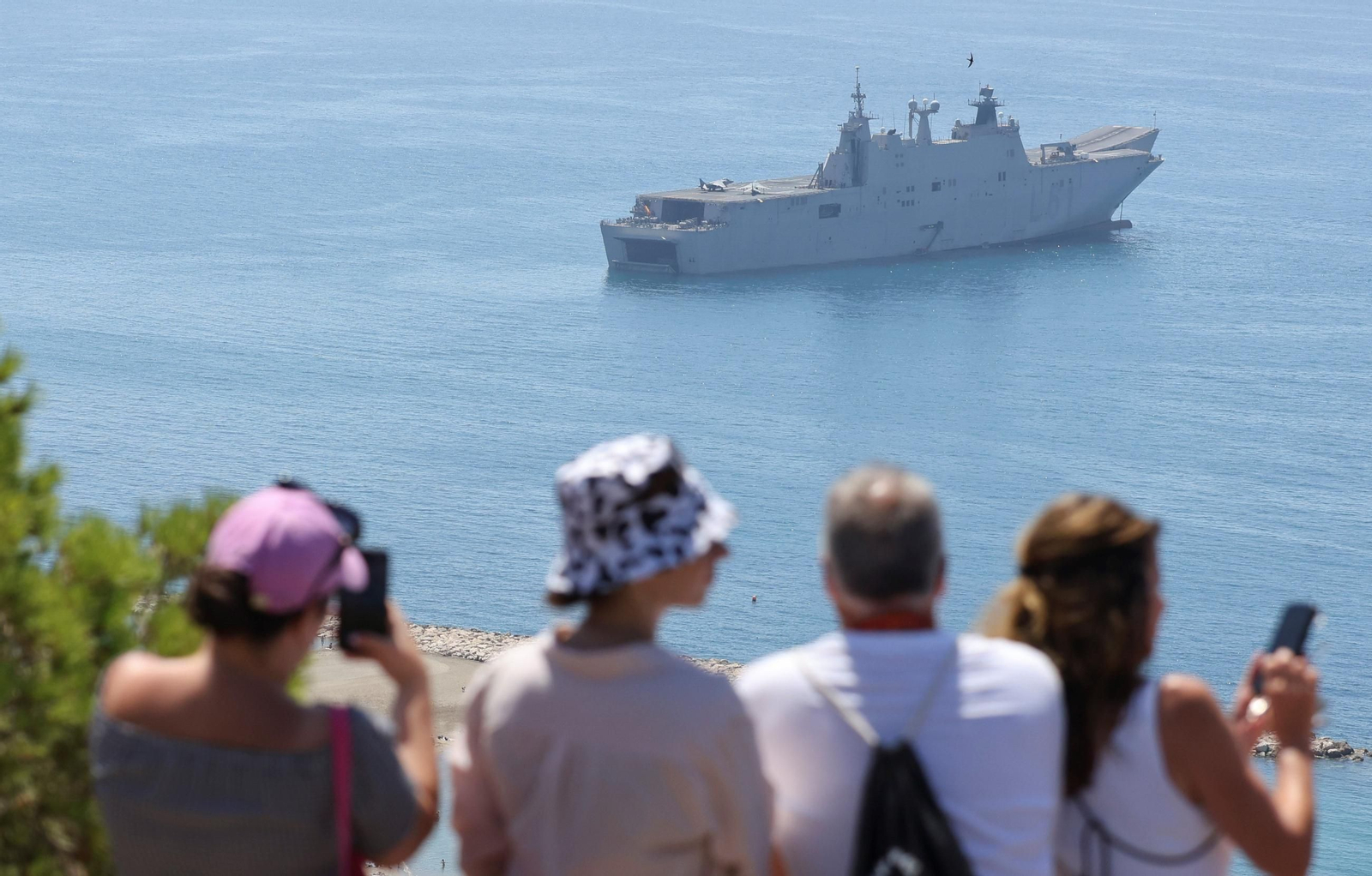 Los buques de la Armada 'Juan Carlos I' y 'Galicia' ya están en Málaga para el desembarco, en fotos